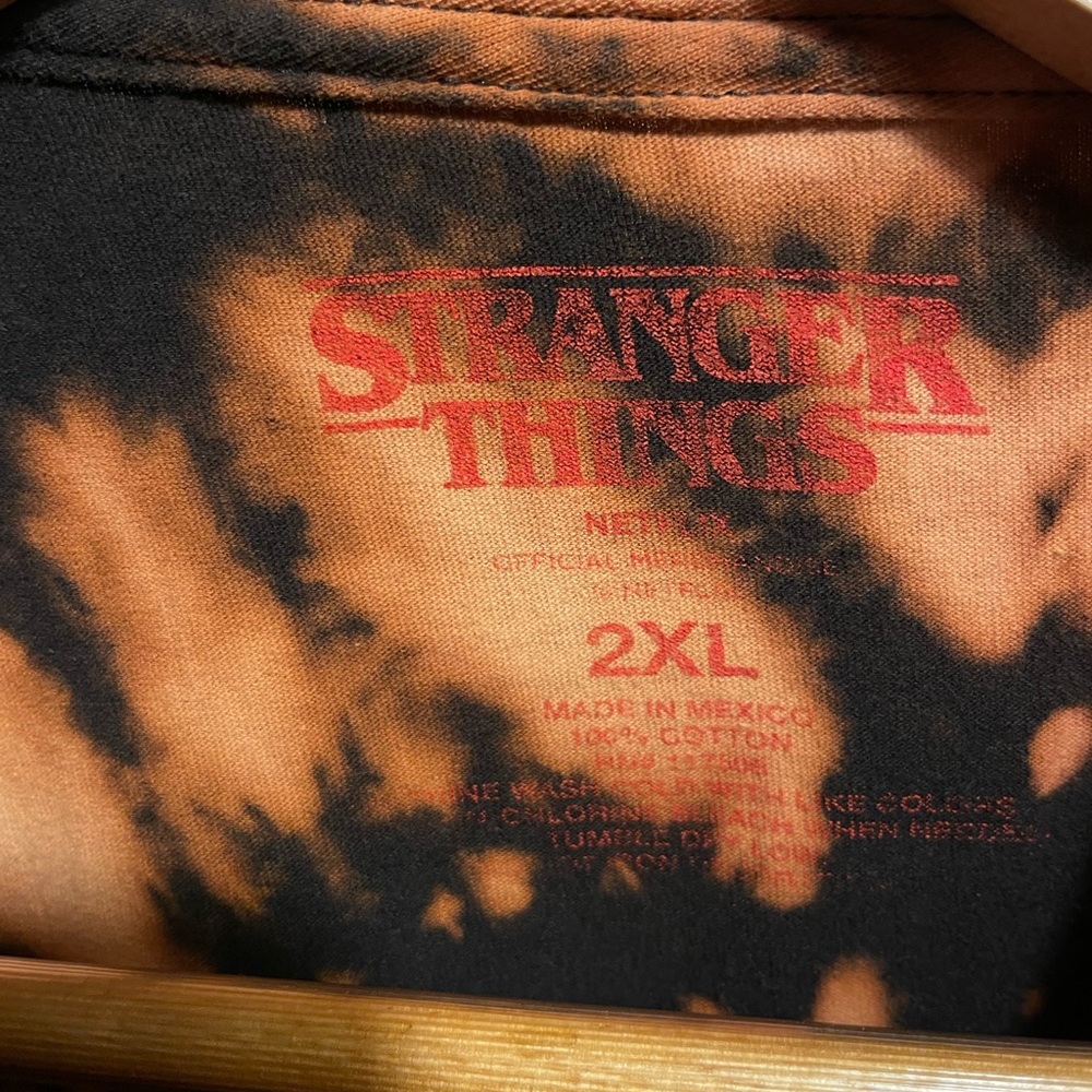 Stranger Things Custom Reverse Dye Spiral Mens Si… - image 4